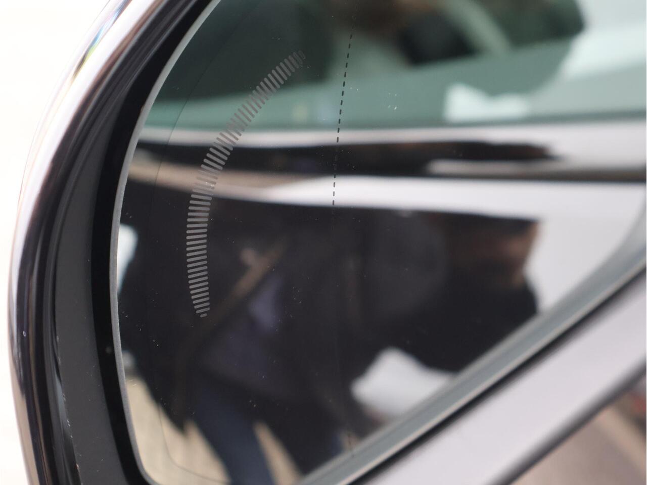 Volvo XC40 P8 AWD R-Design | Harman Kardon | 360º camera | Schuif-/kanteldak | Elektrisch verstelbare voorstoelen