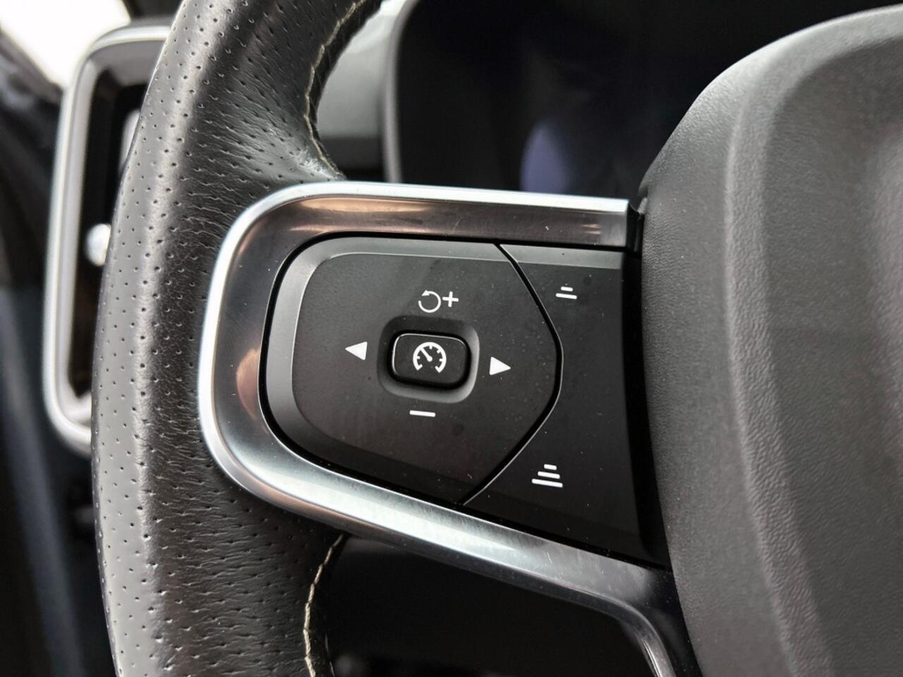 Volvo XC40 Recharge P8 AWD R-Design | SOH 92% | Trekhaak | 20" Velgen |