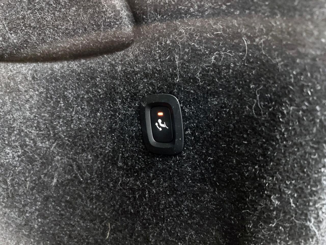 Volvo XC40 Recharge P8 AWD R-Design | SOH 92% | Trekhaak | 20" Velgen |