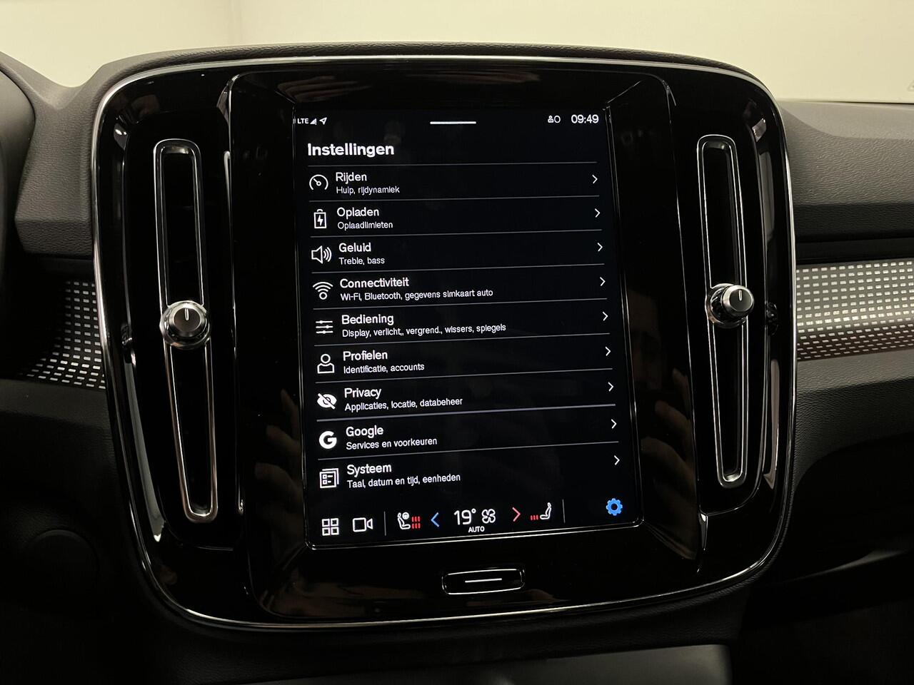 Volvo XC40 Recharge P8 AWD R-Design | SOH 93% | CAMERA | STOELVERWARMING | 1e-EIG. |