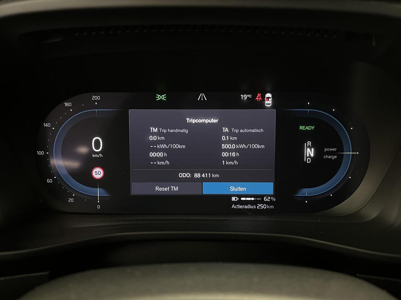 Volvo XC40 Recharge P8 AWD R-Design | SOH 93% | CAMERA | STOELVERWARMING | 1e-EIG. |