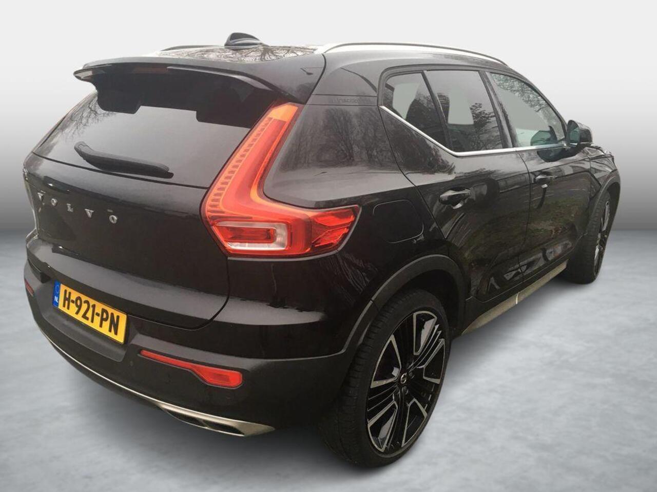 Volvo XC40 Plug-in Hybrid T5 Inscription | Panoramadak | Harman Kardon audio | Lederen bekleding | 21" velgen | Elektrische stoelverstelling | Stoelverwarming voor + achter | Keyless | Actieve LED koplampen | Getint glas | Stuurverwarming |
