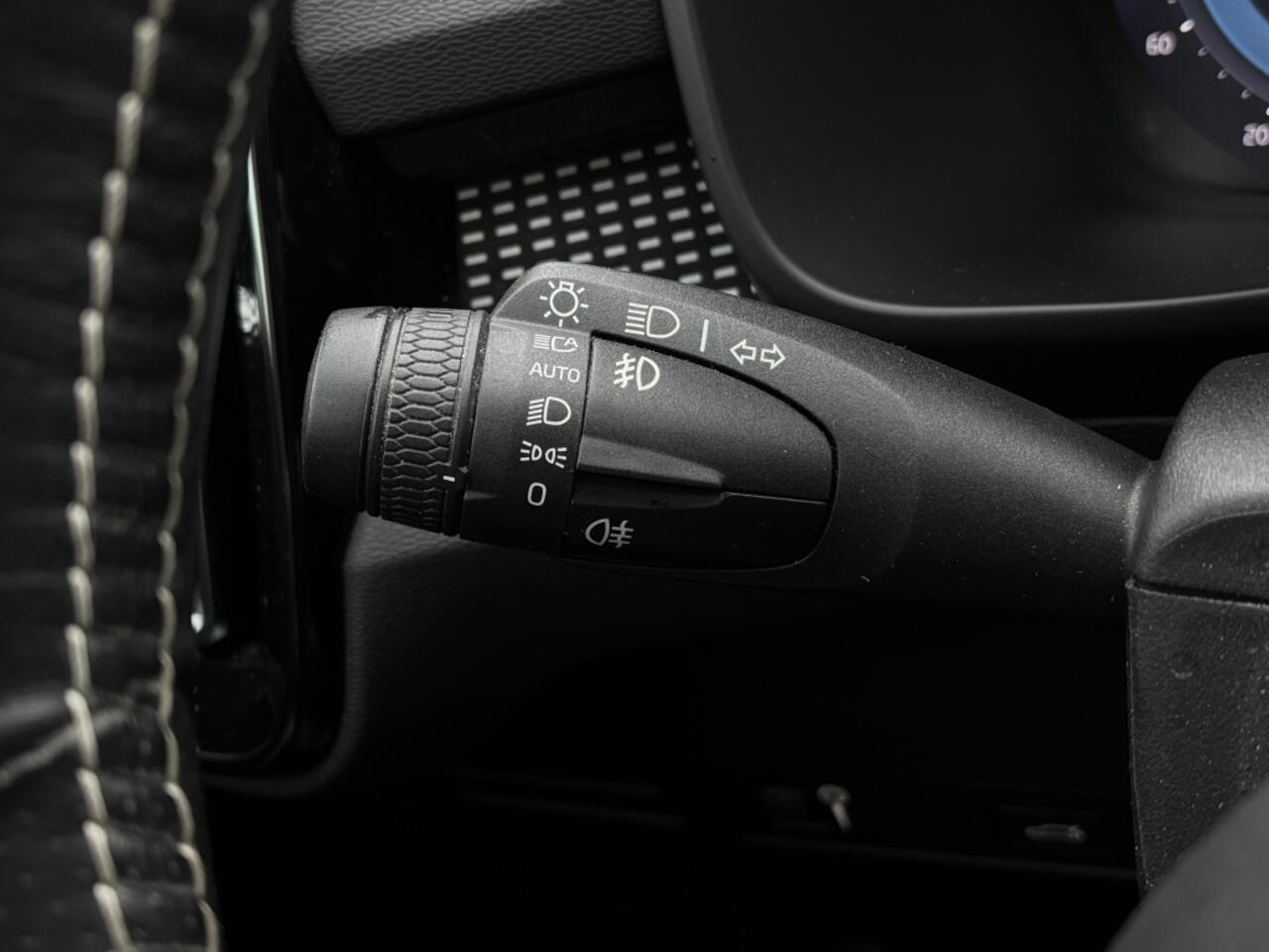 Volvo XC40 Recharge P8 AWD R-Design 409Pk | Trekhaak | Stoelverwarming