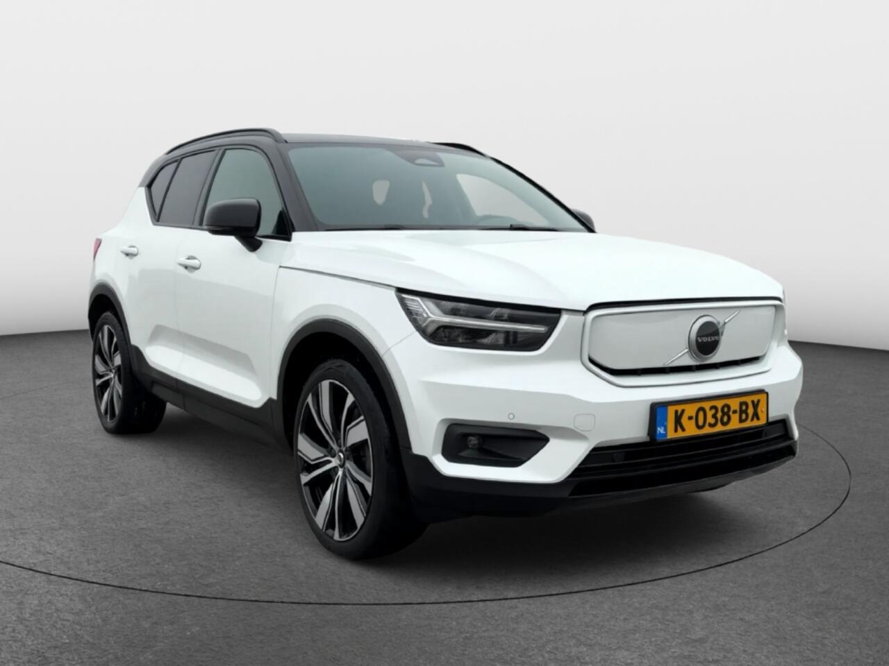 Volvo XC40 Recharge P8 AWD R-Design 409Pk | Trekhaak | Stoelverwarming