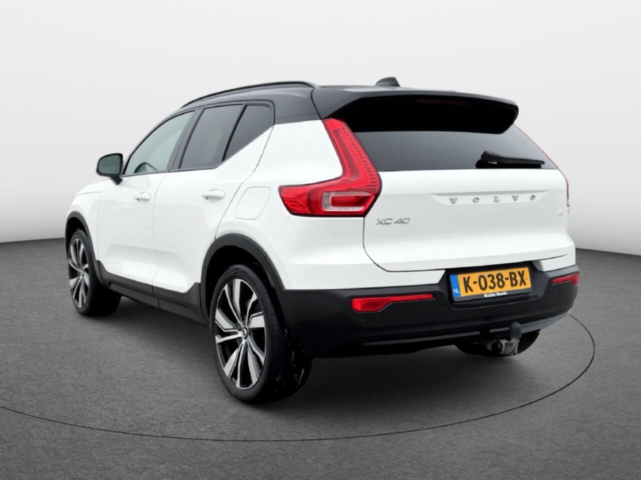 Volvo XC40 Recharge P8 AWD R-Design 409Pk | Trekhaak | Stoelverwarming