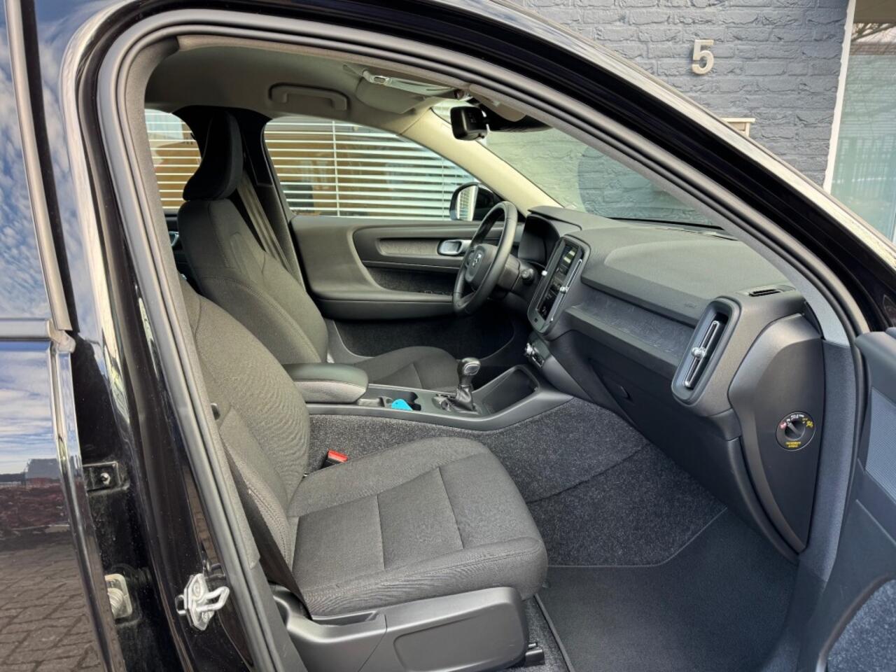 Volvo XC40 1.5 T3 Momentum 163pk + Camera + Led + Navi +Pdc - 2020