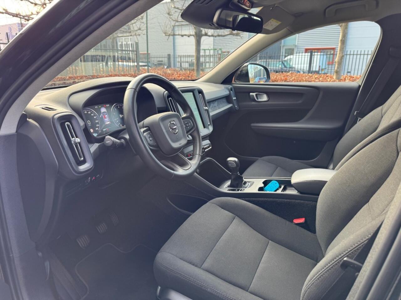 Volvo XC40 1.5 T3 Momentum 163pk + Camera + Led + Navi +Pdc - 2020