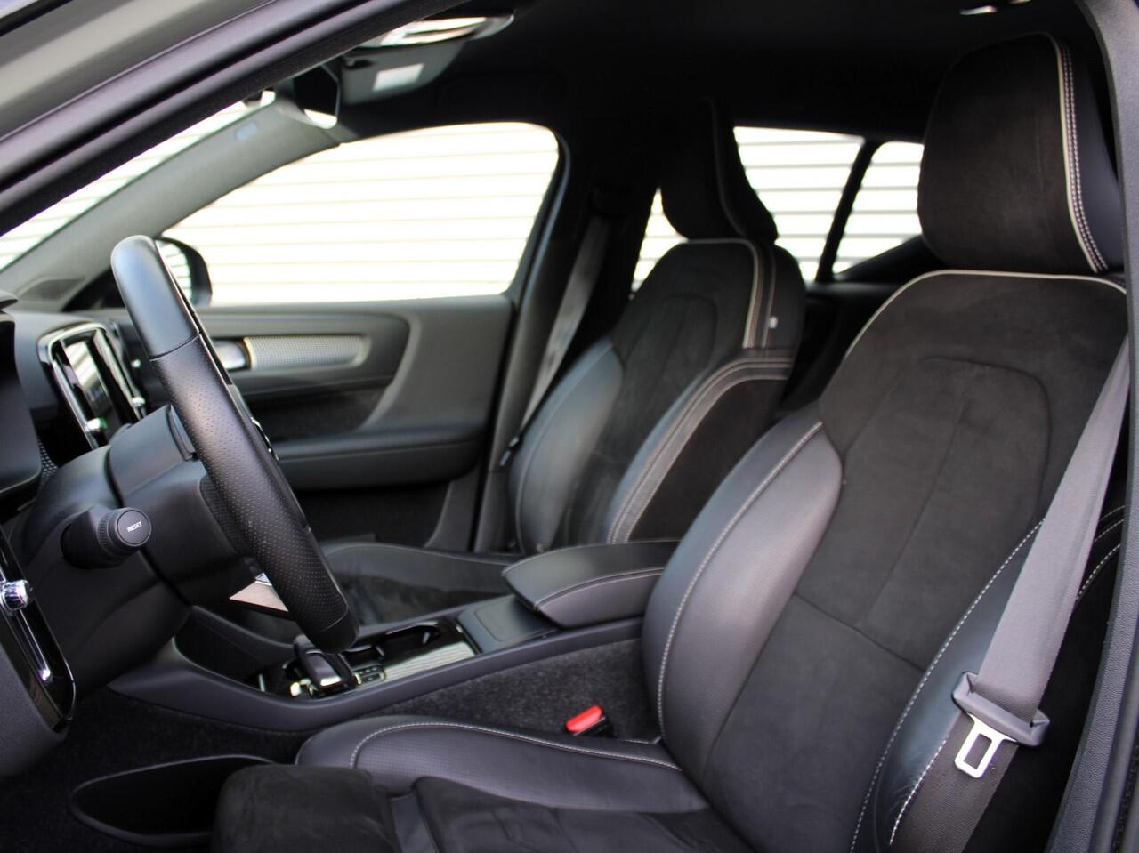 Volvo XC40 Recharge P8 AWD R-Design Automaat / Microtech Nubuck interieur / Sage Green metallic / Google Maps Navi