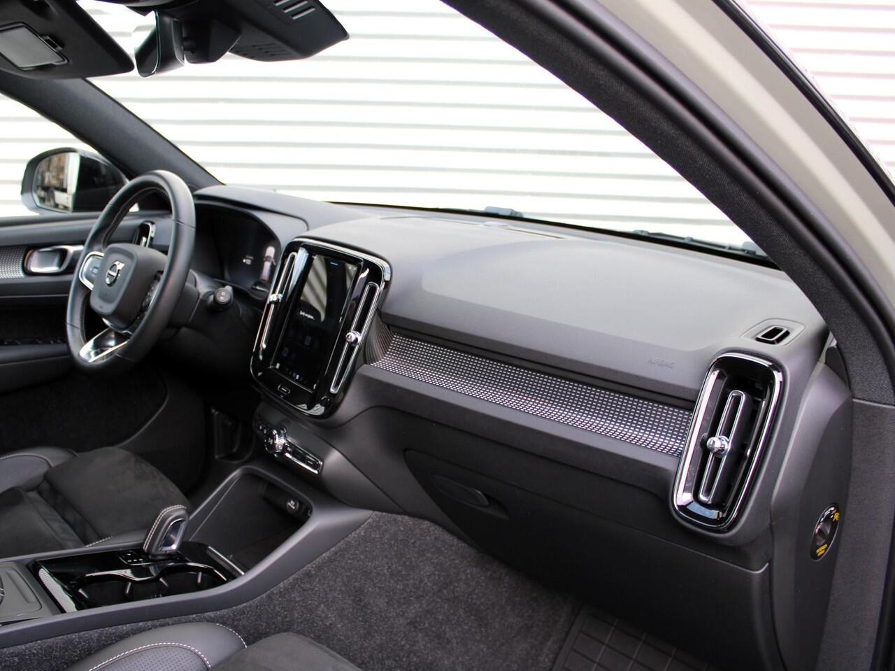 Volvo XC40 Recharge P8 AWD R-Design Automaat / Microtech Nubuck interieur / Sage Green metallic / Google Maps Navi