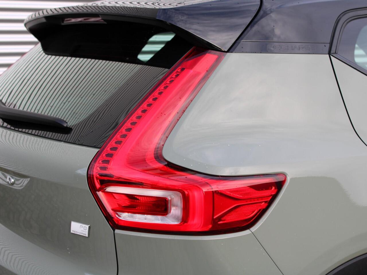 Volvo XC40 Recharge P8 AWD R-Design Automaat / Microtech Nubuck interieur / Sage Green metallic / Google Maps Navi