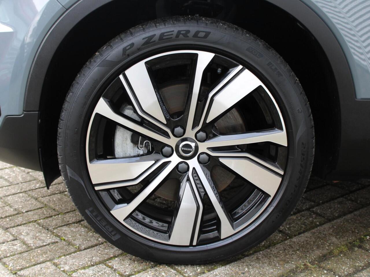 Volvo XC40 Recharge P8 AWD R-Design Automaat / 20" velgen / Trekhaak / BLISS / Google Maps navi