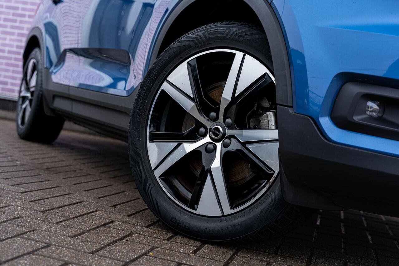 Volvo XC40 Recharge P8 AWD R-Design | Google | Adaptieve Cruise Control | Schuif-/Kanteldak | 360 Camera | Harman Kardon Audio | Zitverlenging | Elek. Achterklep | Dodehoekdetectie | Stoel-/Stuurverwarming | Park Assist | Apple Carplay | 19" LM