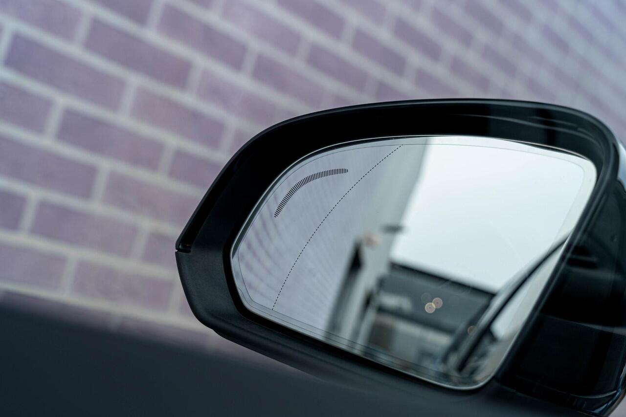 Volvo XC40 Recharge P8 AWD R-Design | Google | Adaptieve Cruise Control | Schuif-/Kanteldak | 360 Camera | Harman Kardon Audio | Zitverlenging | Elek. Achterklep | Dodehoekdetectie | Stoel-/Stuurverwarming | Park Assist | Apple Carplay | 19" LM