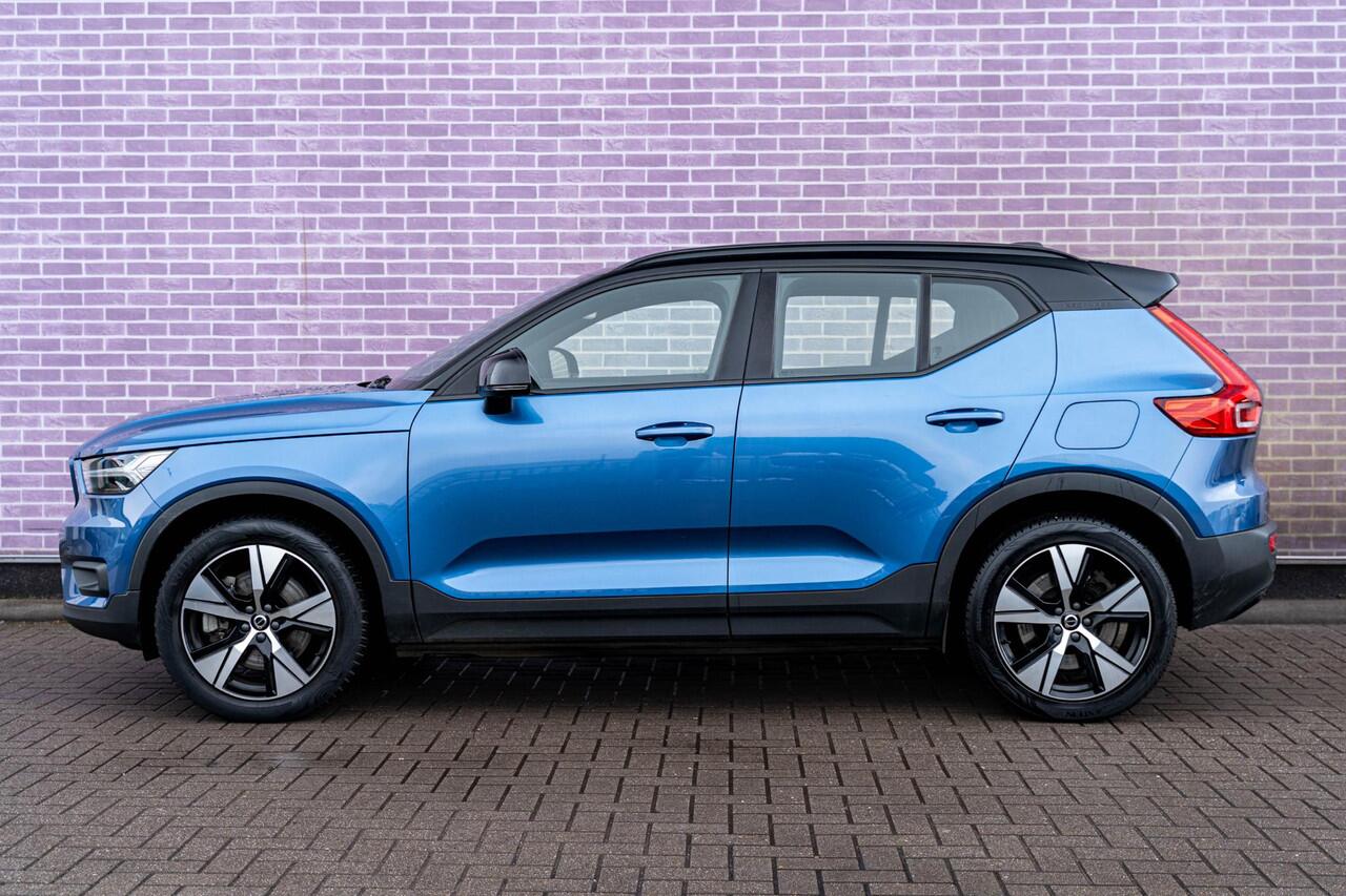 Volvo XC40 Recharge P8 AWD R-Design | Google | Adaptieve Cruise Control | Schuif-/Kanteldak | 360 Camera | Harman Kardon Audio | Zitverlenging | Elek. Achterklep | Dodehoekdetectie | Stoel-/Stuurverwarming | Park Assist | Apple Carplay | 19" LM