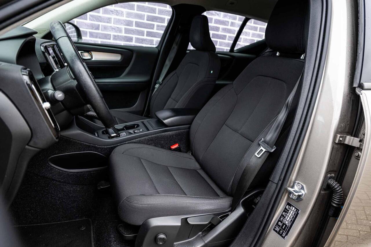 Volvo XC40 1.5 T2 Business Pro | Adaptieve Cruise Control | Dode Hoek Detectie | Parkeer Camera | Navigatie | Parkeersensoren |