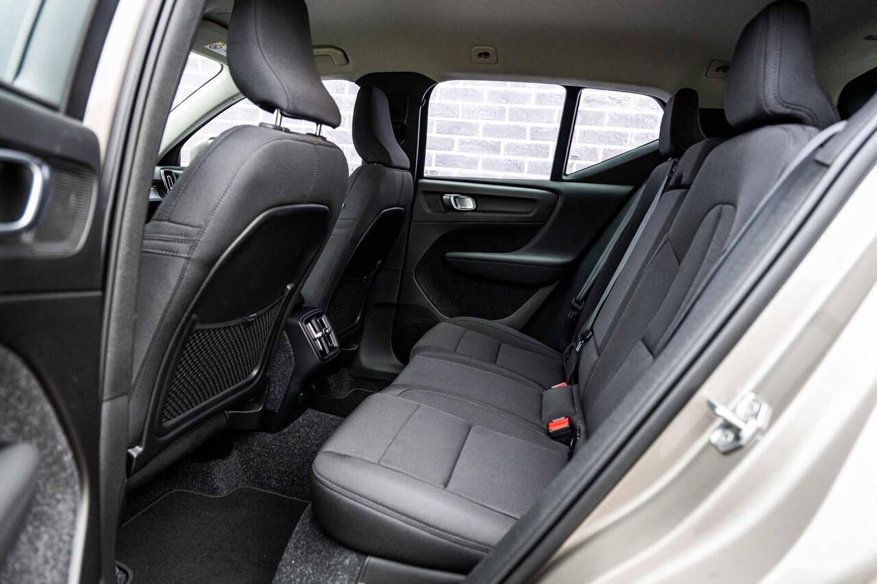 Volvo XC40 1.5 T2 Business Pro | Adaptieve Cruise Control | Dode Hoek Detectie | Parkeer Camera | Navigatie | Parkeersensoren |