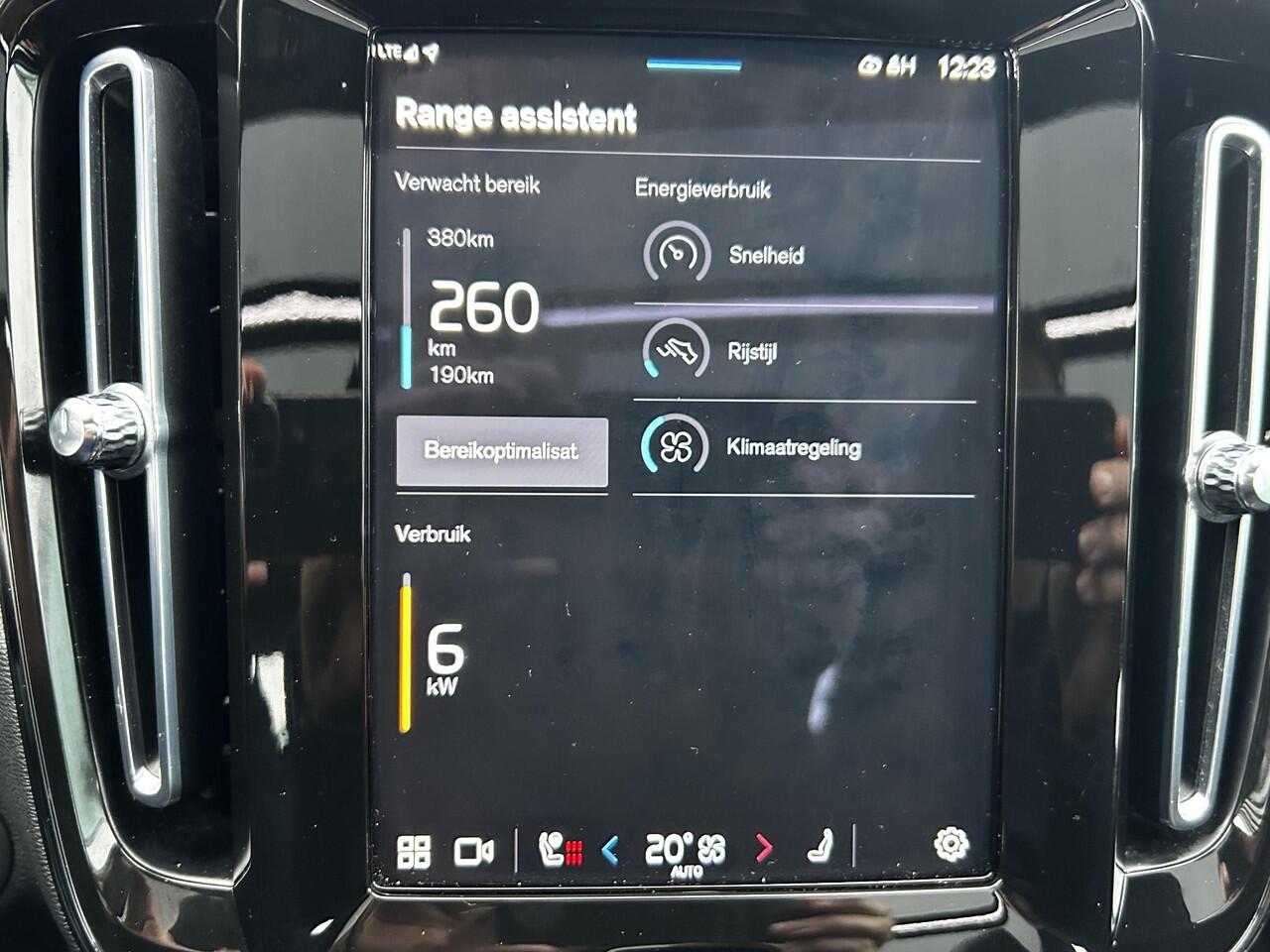 Volvo XC40 Recharge P8 AWD R-Design Panoramadak, Trekhaak semi elektrisch wegklapbaar, Stoelverwarming, Stuurverwarming, Driver assist, BLIS, Adaptive cruise, Harman Kardon Premium audio, Parkeer camera 360Gr.