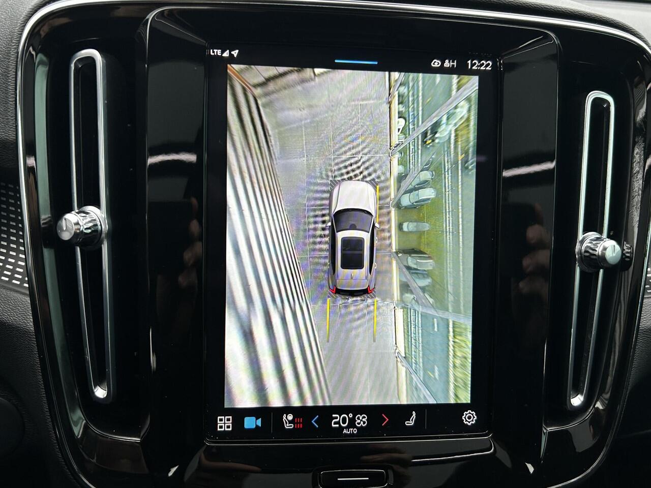 Volvo XC40 Recharge P8 AWD R-Design Panoramadak, Trekhaak semi elektrisch wegklapbaar, Stoelverwarming, Stuurverwarming, Driver assist, BLIS, Adaptive cruise, Harman Kardon Premium audio, Parkeer camera 360Gr.