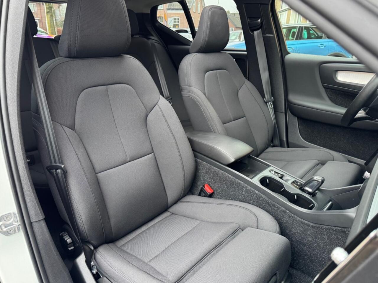 Volvo XC40 1.5 T4 RECHARGE R-DESIGN PANODAK/HenK/LED/2-TONE/NL-AUTO/1E EIG.