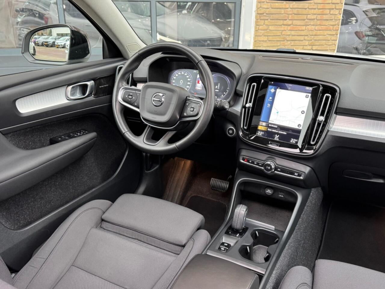 Volvo XC40 1.5 T4 RECHARGE R-DESIGN PANODAK/HenK/LED/2-TONE/NL-AUTO/1E EIG.