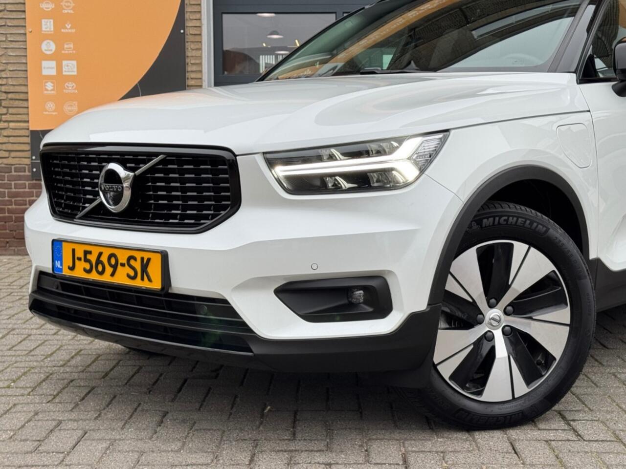 Volvo XC40 1.5 T4 RECHARGE R-DESIGN PANODAK/HenK/LED/2-TONE/NL-AUTO/1E EIG.
