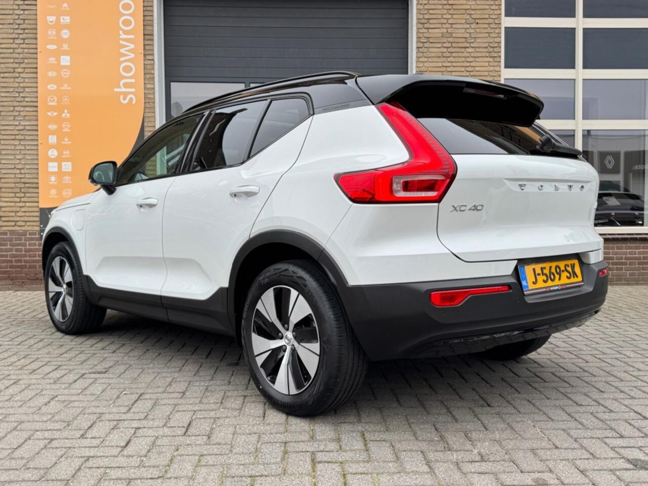 Volvo XC40 1.5 T4 RECHARGE R-DESIGN PANODAK/HenK/LED/2-TONE/NL-AUTO/1E EIG.