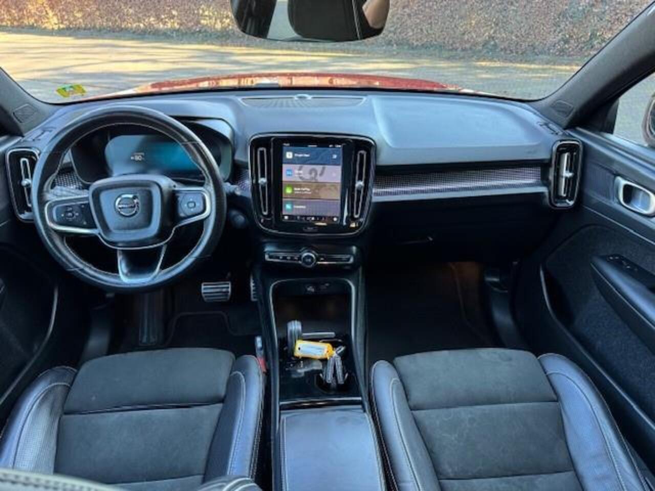 Volvo XC40 RECHARGE P8 AWD R-DESIGN WARMTEPOMP/TREKHAAK/ACARPLAY/360CAM/FABRIEKSGARANTIE