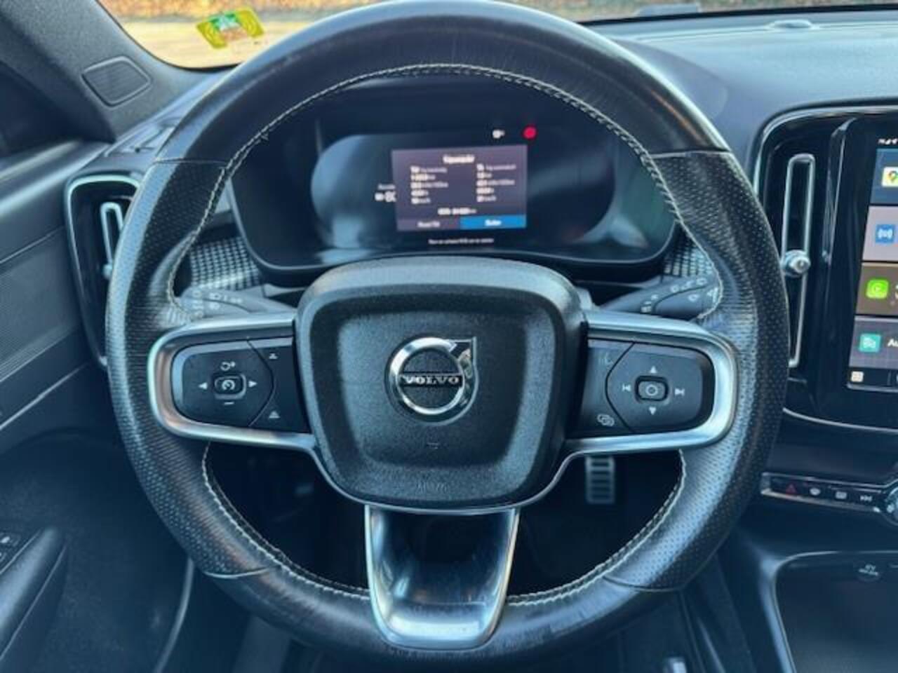 Volvo XC40 RECHARGE P8 AWD R-DESIGN WARMTEPOMP/TREKHAAK/ACARPLAY/360CAM/FABRIEKSGARANTIE