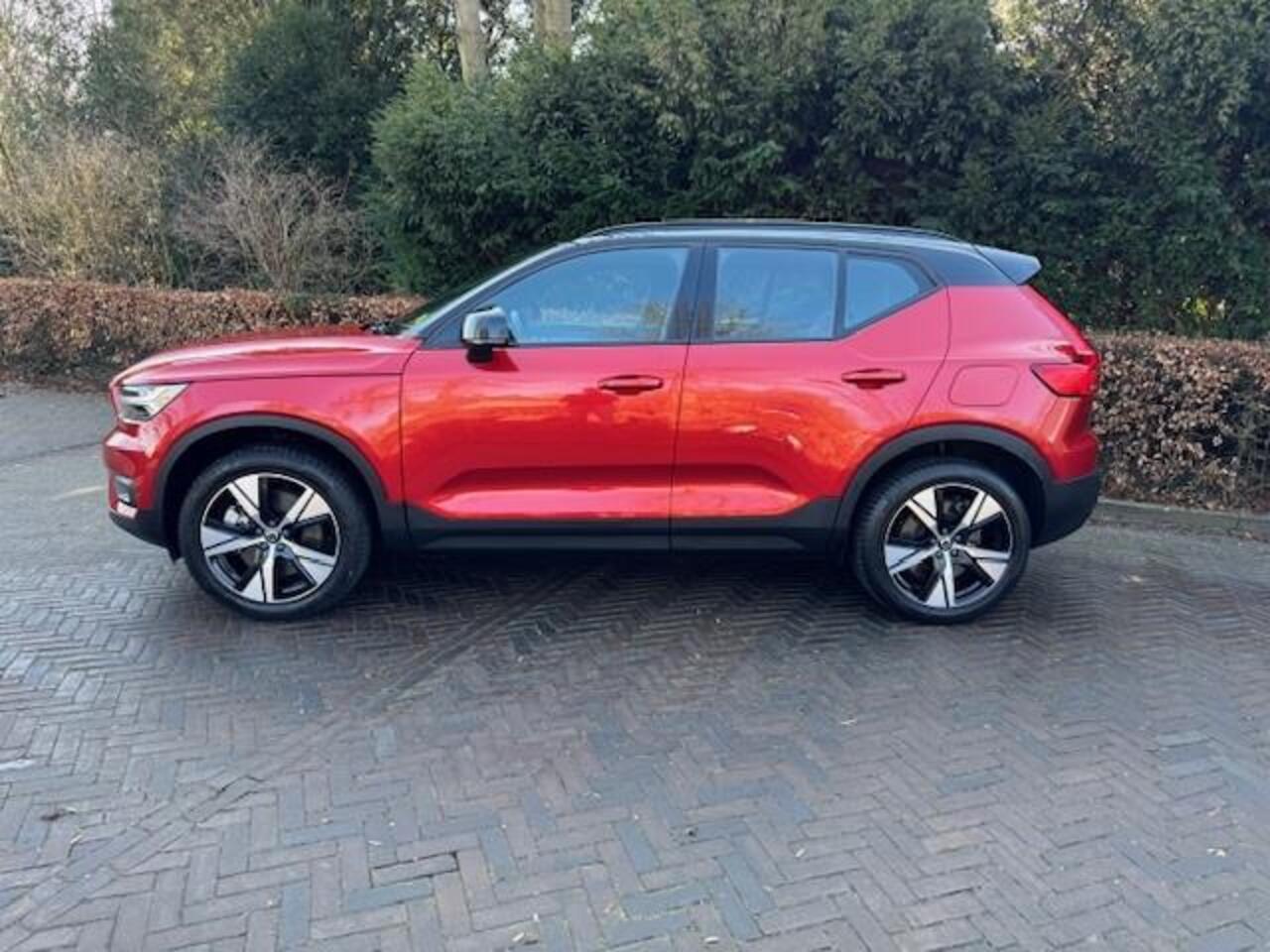 Volvo XC40 RECHARGE P8 AWD R-DESIGN WARMTEPOMP/TREKHAAK/ACARPLAY/360CAM/FABRIEKSGARANTIE