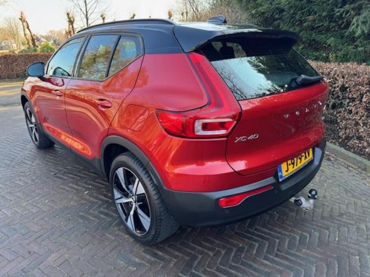 Volvo XC40 RECHARGE P8 AWD R-DESIGN WARMTEPOMP/TREKHAAK/ACARPLAY/360CAM/FABRIEKSGARANTIE