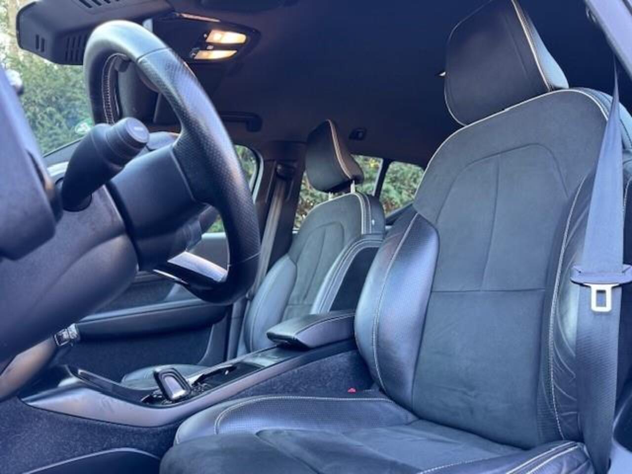 Volvo XC40 RECHARGE P8 AWD R-DESIGN WARMTEPOMP/TREKHAAK/ACARPLAY/360CAM/FABRIEKSGARANTIE