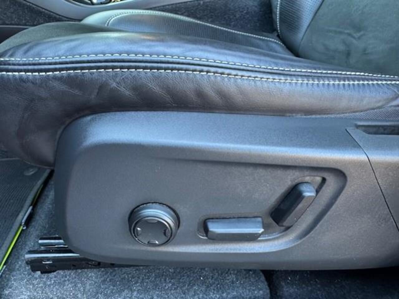 Volvo XC40 RECHARGE P8 AWD R-DESIGN WARMTEPOMP/TREKHAAK/ACARPLAY/360CAM/FABRIEKSGARANTIE