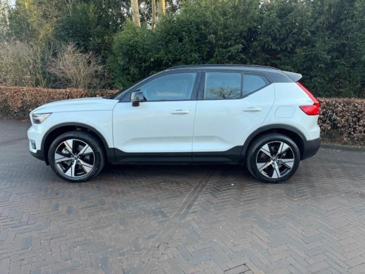 Volvo XC40 RECHARGE P8 AWD R-DESIGN/HLEER/NAV/ACARPLAY/LED/FABRIEKSGARANTIE