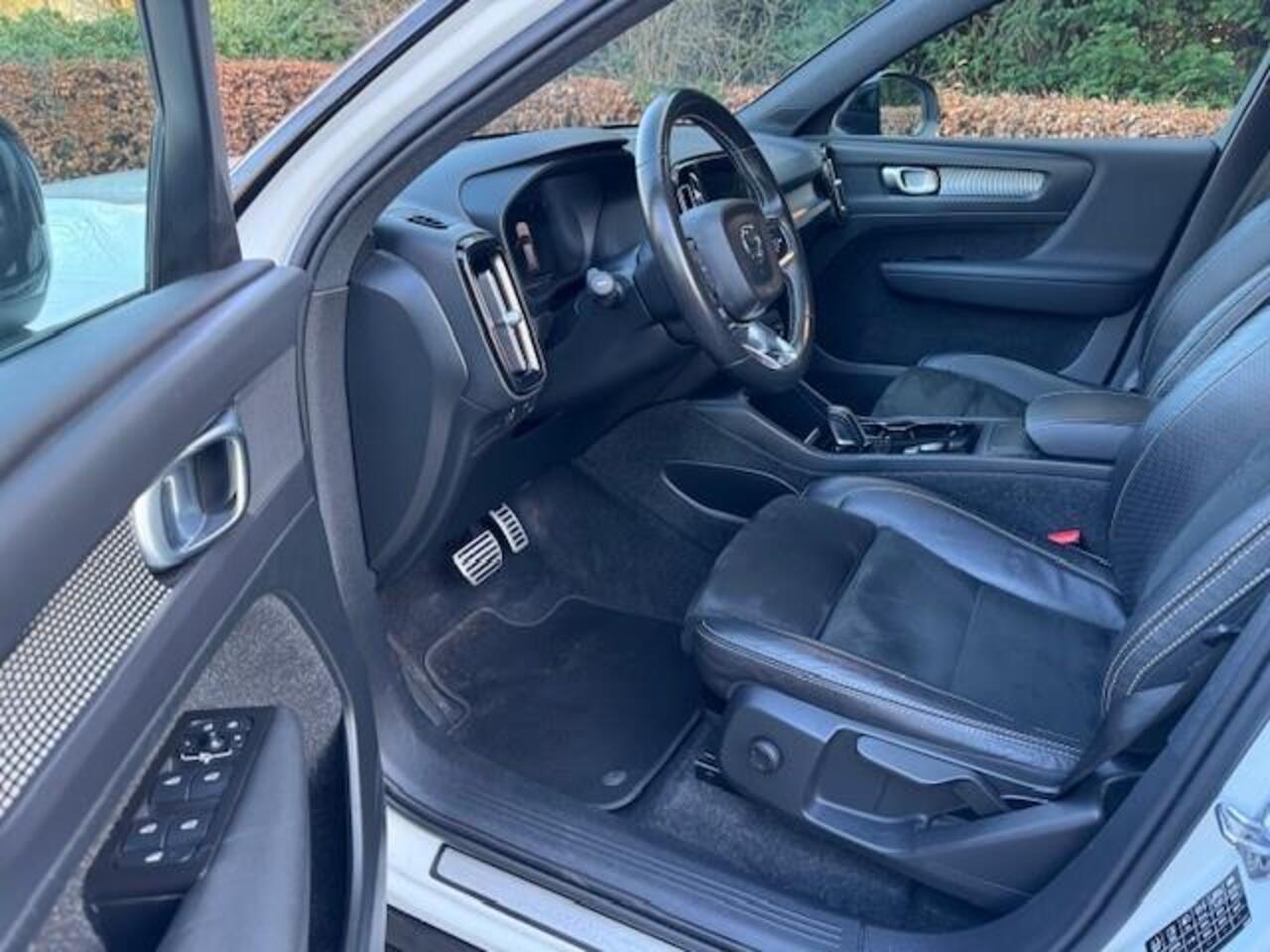 Volvo XC40 RECHARGE P8 AWD R-DESIGN/HLEER/NAV/ACARPLAY/LED/FABRIEKSGARANTIE