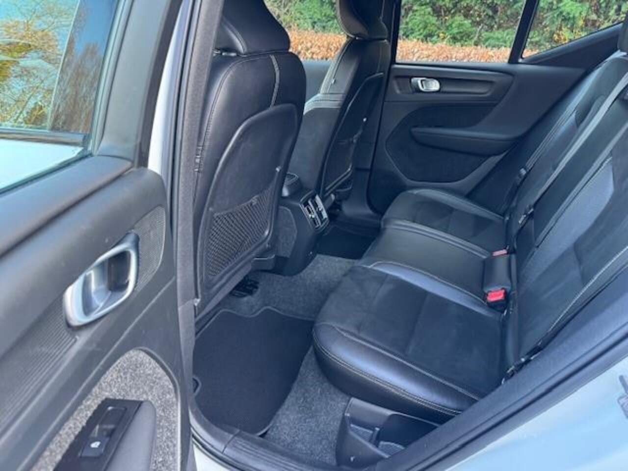 Volvo XC40 RECHARGE P8 AWD R-DESIGN/HLEER/NAV/ACARPLAY/LED/FABRIEKSGARANTIE