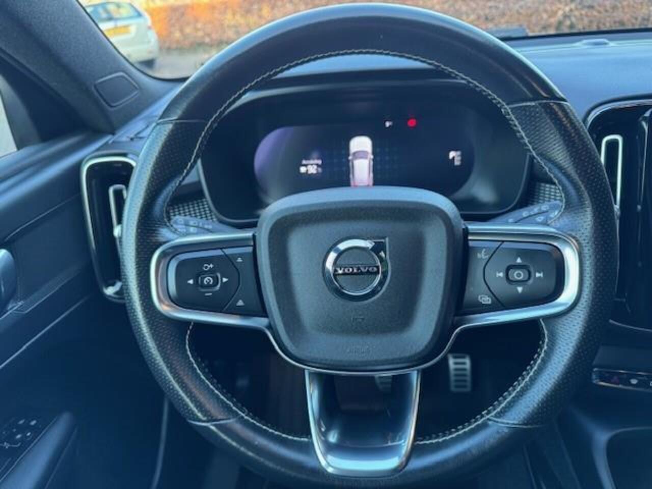 Volvo XC40 RECHARGE P8 AWD R-DESIGN/HLEER/NAV/ACARPLAY/LED/FABRIEKSGARANTIE