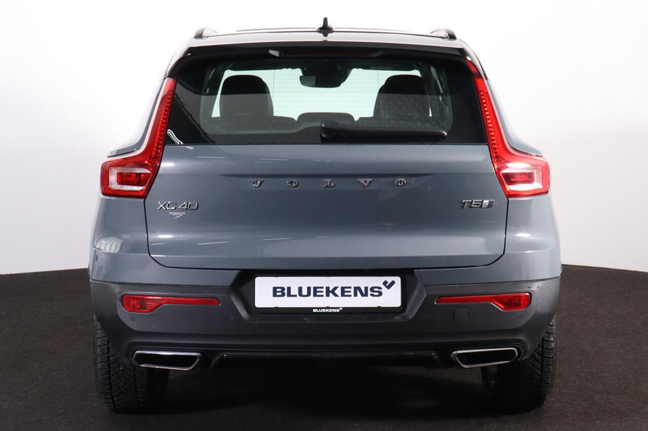 Volvo XC40 T5 Recharge R-Design - Panorama/schuifdak - IntelliSafe Assist & Surround - Harman/Kardon audio - Parkeercamera achter - Parkeersensoren voor & achter - Draadloze tel. lader - 19' LMV