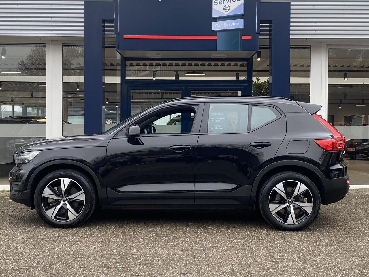 Volvo XC40 Recharge P8 AWD R-Design / Automaat / NL-Auto / Dealer-Onderhouden / Pilot-Assist / Standkachel / Stuur- en Stoelverwarming / Elektr.-Wegklapbare Trekhaak / LED / Keyless / Dodehoek-Detectie / Elektr.-Achterklep / Apple-Carplay & Android-Auto / DAB Radio-