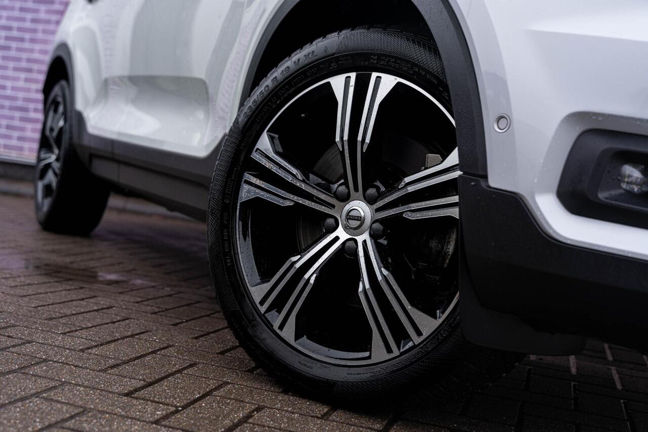 Volvo XC40 T5 Recharge Inscription | Navigatie | Adaptieve Cruise Control | Panoramadak | Harman Kardon Audio | Elek. Stoelen | 360 Camera | Voorruit Verwarming | Stoel-/Stuurverwarming | Park Assist | Draadloos Opladen Telefoon | Dodehoekdetectie | Pilot Assist | B