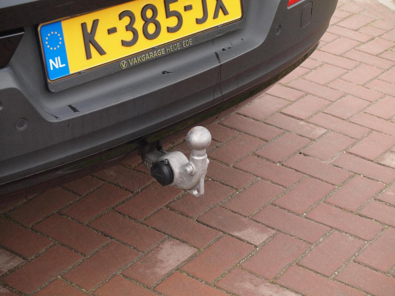 Volvo XC40 Recharge P8 AWD R-Design | SOH 92% | Panoramadak | Trekhaak | Apple Carplay | Cruise Control |