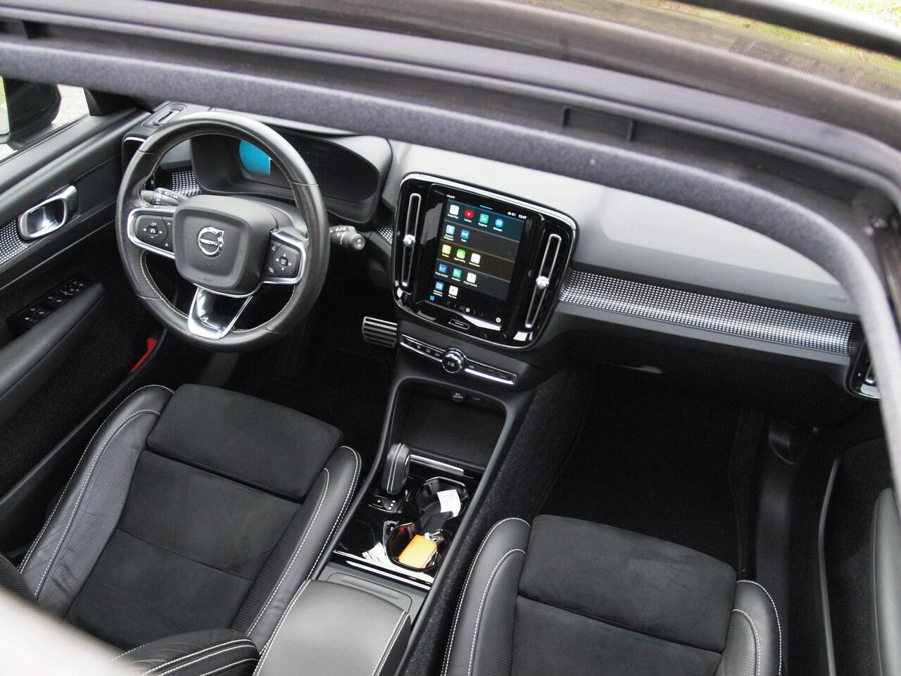 Volvo XC40 Recharge P8 AWD R-Design | SOH 92% | Panoramadak | Trekhaak | Apple Carplay | Cruise Control |