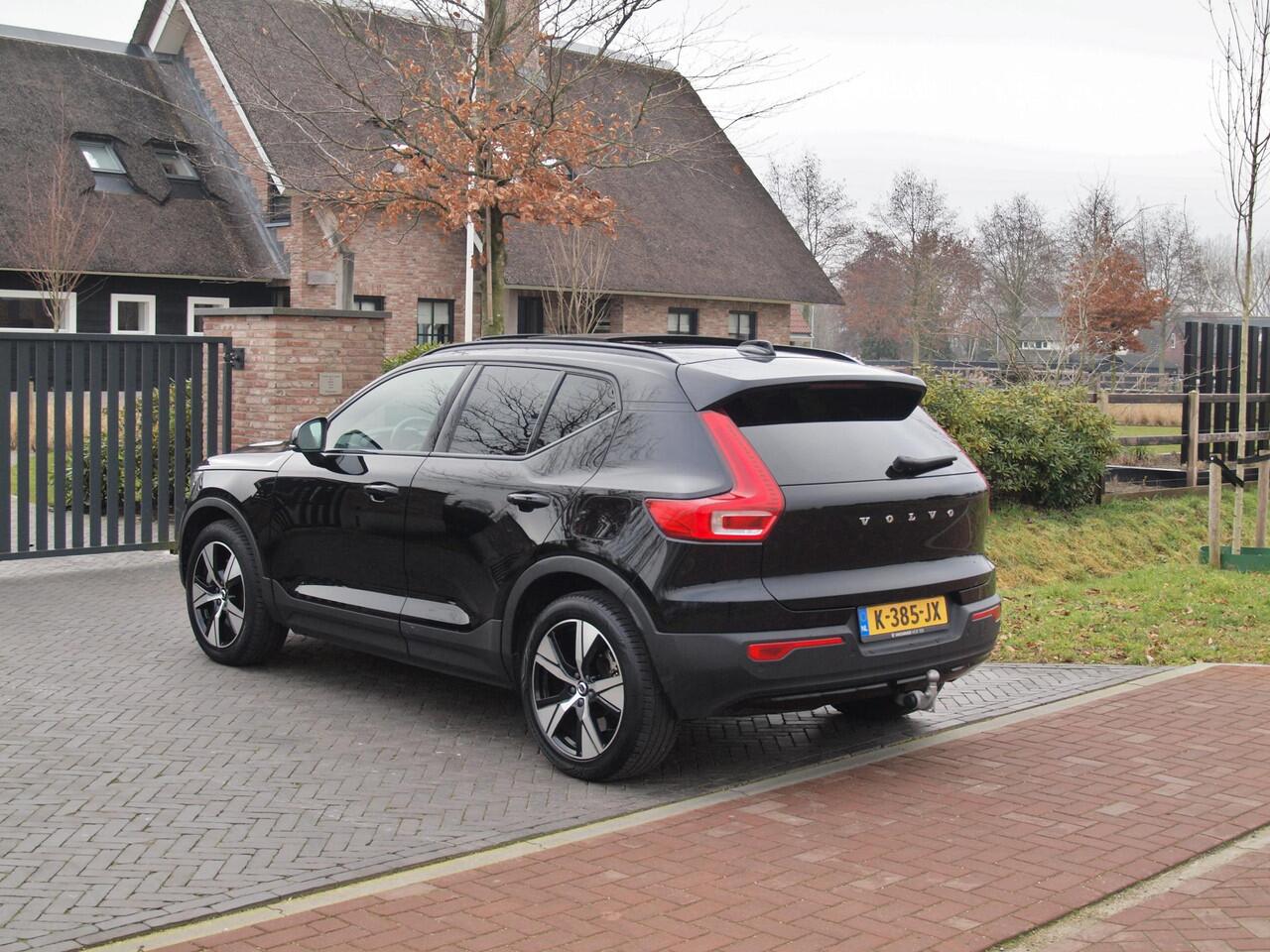 Volvo XC40 Recharge P8 AWD R-Design | SOH 92% | Panoramadak | Trekhaak | Apple Carplay | Cruise Control |