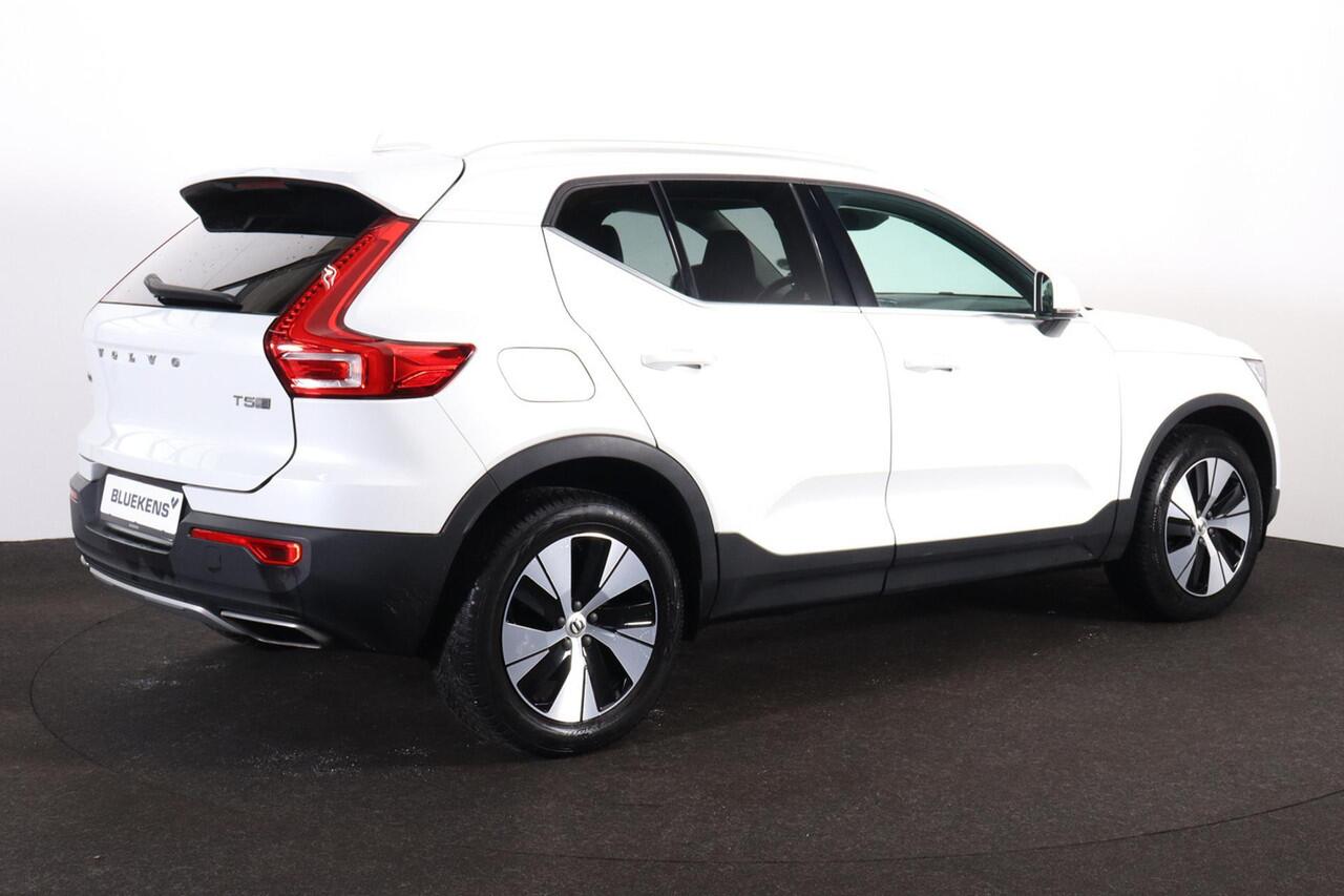 Volvo XC40 T5 Twin Engine Inscription - Panoramisch schuif-/ kanteldak - Cruise Control - Climate Control - Lederen bekleding - Verwarmbare voorstoelen - FULL LED koplampen - Draadloos telefoonlader - Parkeersensoren v/a - Parkeercamera - Alarm - Getint glas - BLIS 