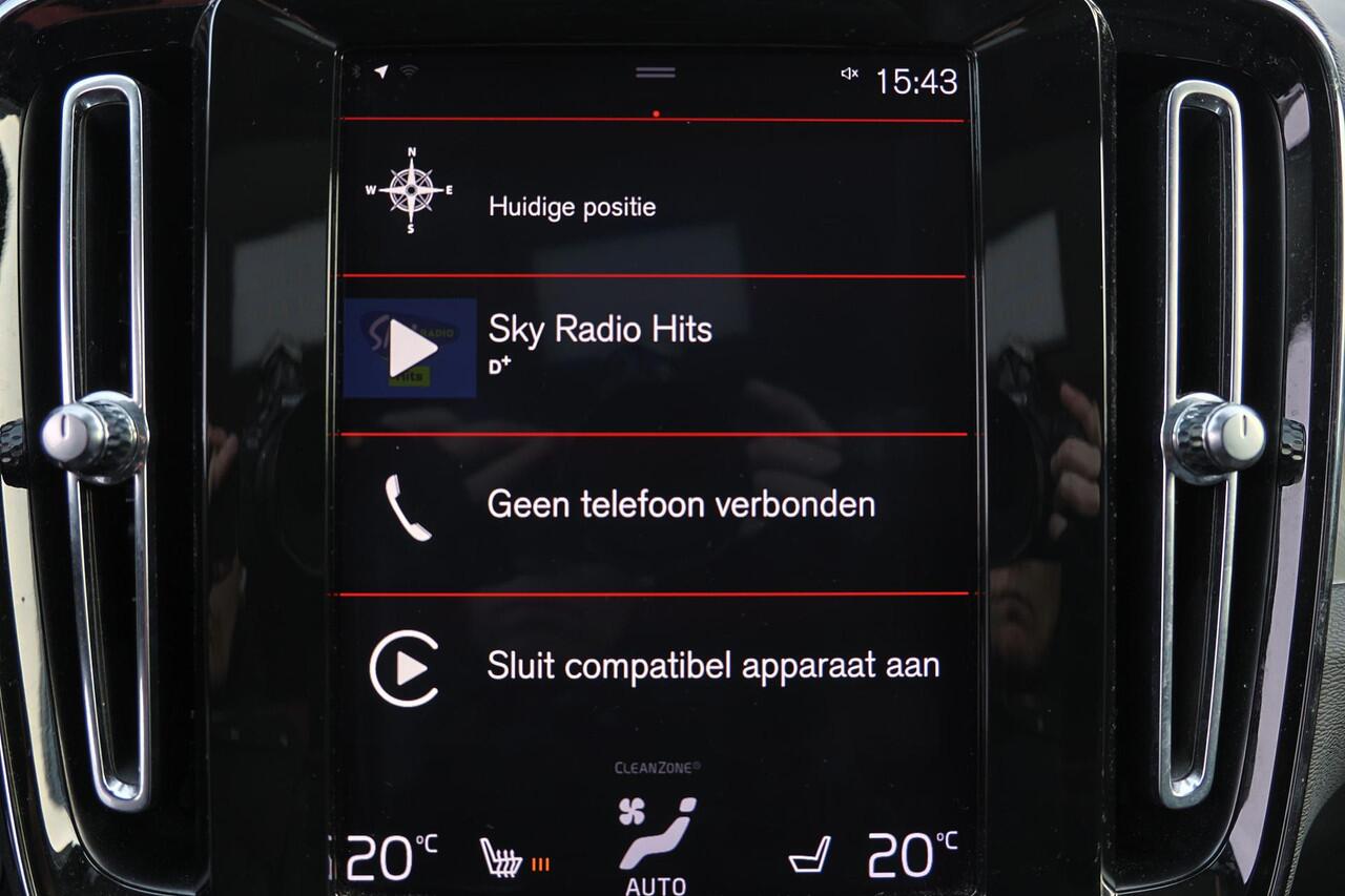 Volvo XC40 T5 Twin Engine Inscription - Panoramisch schuif-/ kanteldak - Cruise Control - Climate Control - Lederen bekleding - Verwarmbare voorstoelen - FULL LED koplampen - Draadloos telefoonlader - Parkeersensoren v/a - Parkeercamera - Alarm - Getint glas - BLIS 