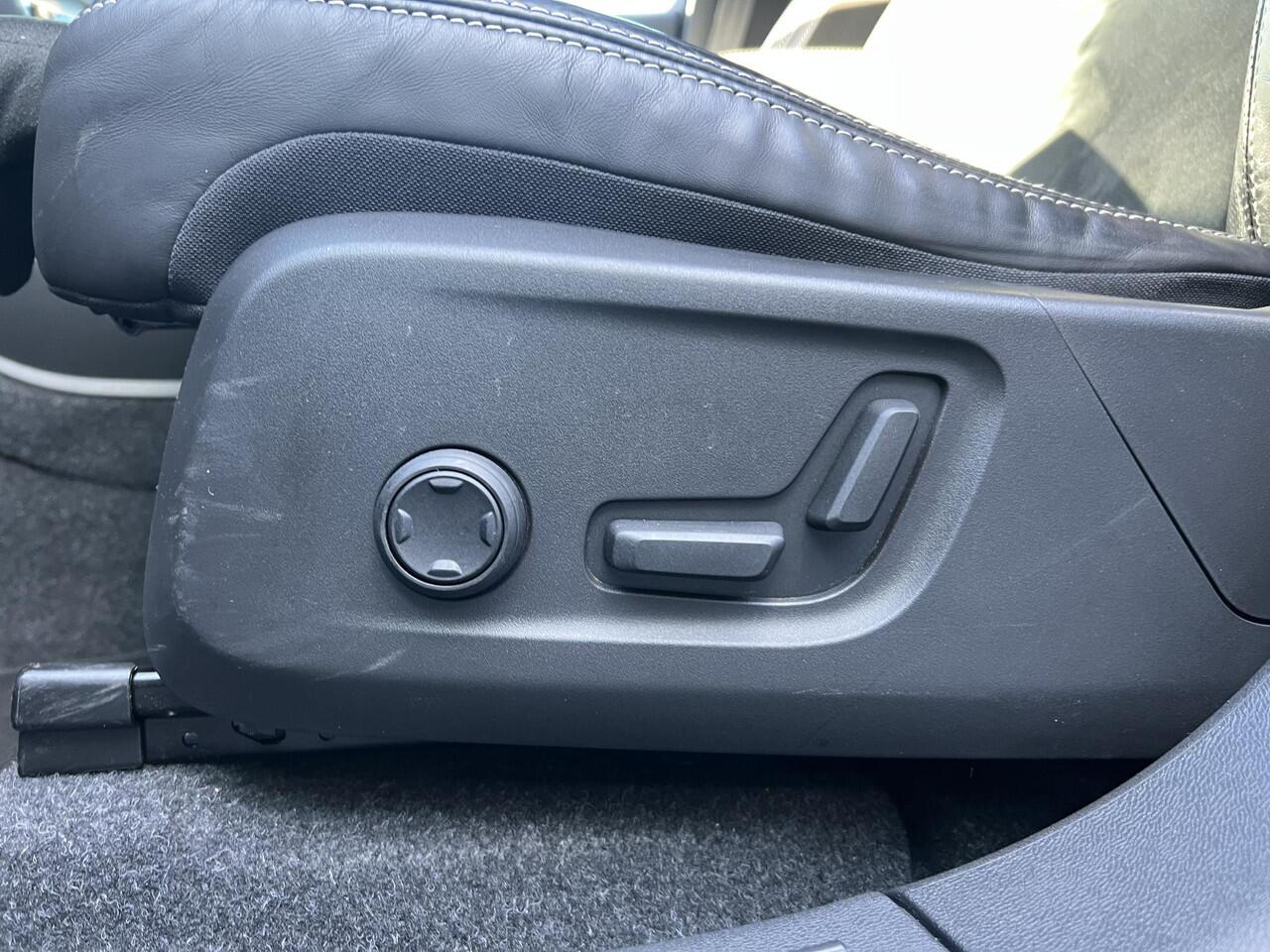 Volvo XC40 Recharge P8 AWD R-Design Automaat, Trekhaak semi elektrisch inklapbaar, Warmtepomp, Driver assist, BLIS, Adaptive cruise, Stoelverwarming voor- en achter, Stuurverwarming, Elektrisch verstelbare stoelen