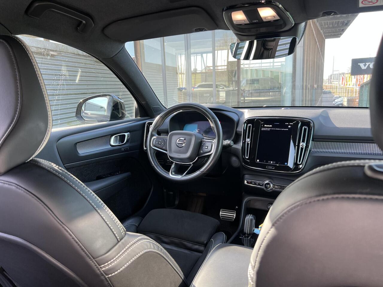 Volvo XC40 Recharge P8 AWD R-Design Automaat, Trekhaak semi elektrisch inklapbaar, Warmtepomp, Driver assist, BLIS, Adaptive cruise, Stoelverwarming voor- en achter, Stuurverwarming, Elektrisch verstelbare stoelen