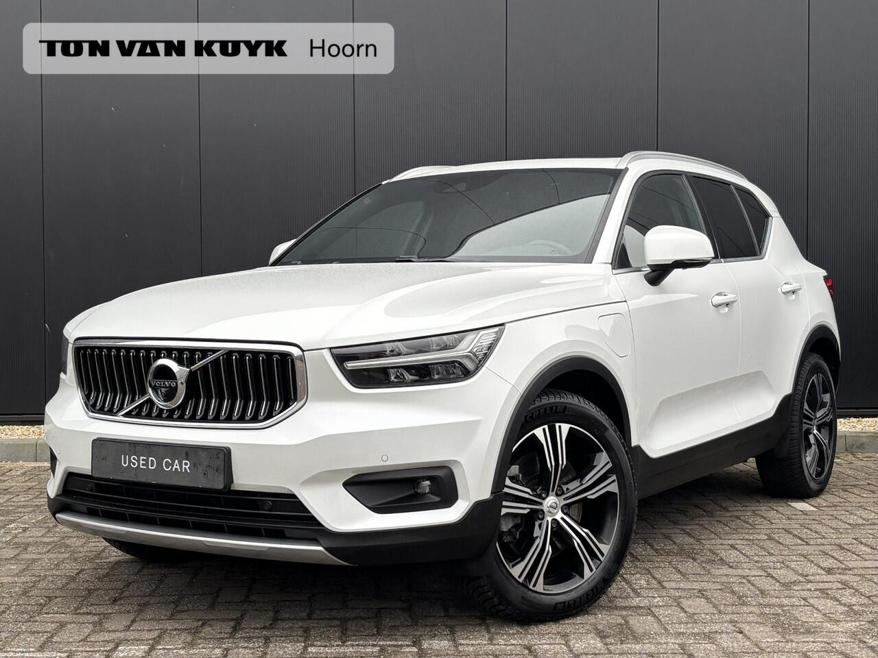 Volvo XC40 1.5 T5 Recharge R-Design / rood Leder / 360 camera / Pan. dak / Trekhaak / Allseason / Elekt stoel. /