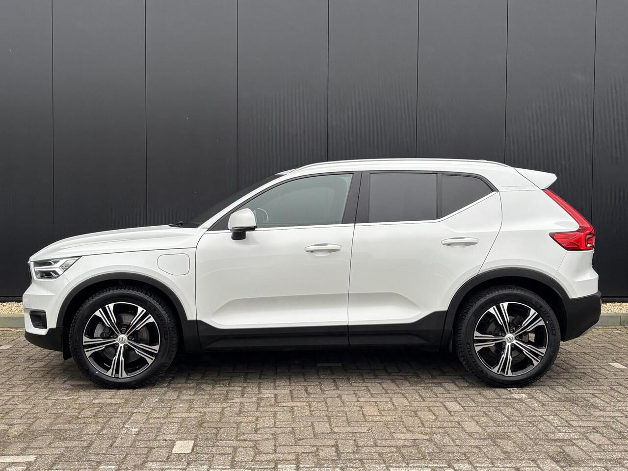 Volvo XC40 1.5 T5 Recharge R-Design / rood Leder / 360 camera / Pan. dak / Trekhaak / Allseason / Elekt stoel. /