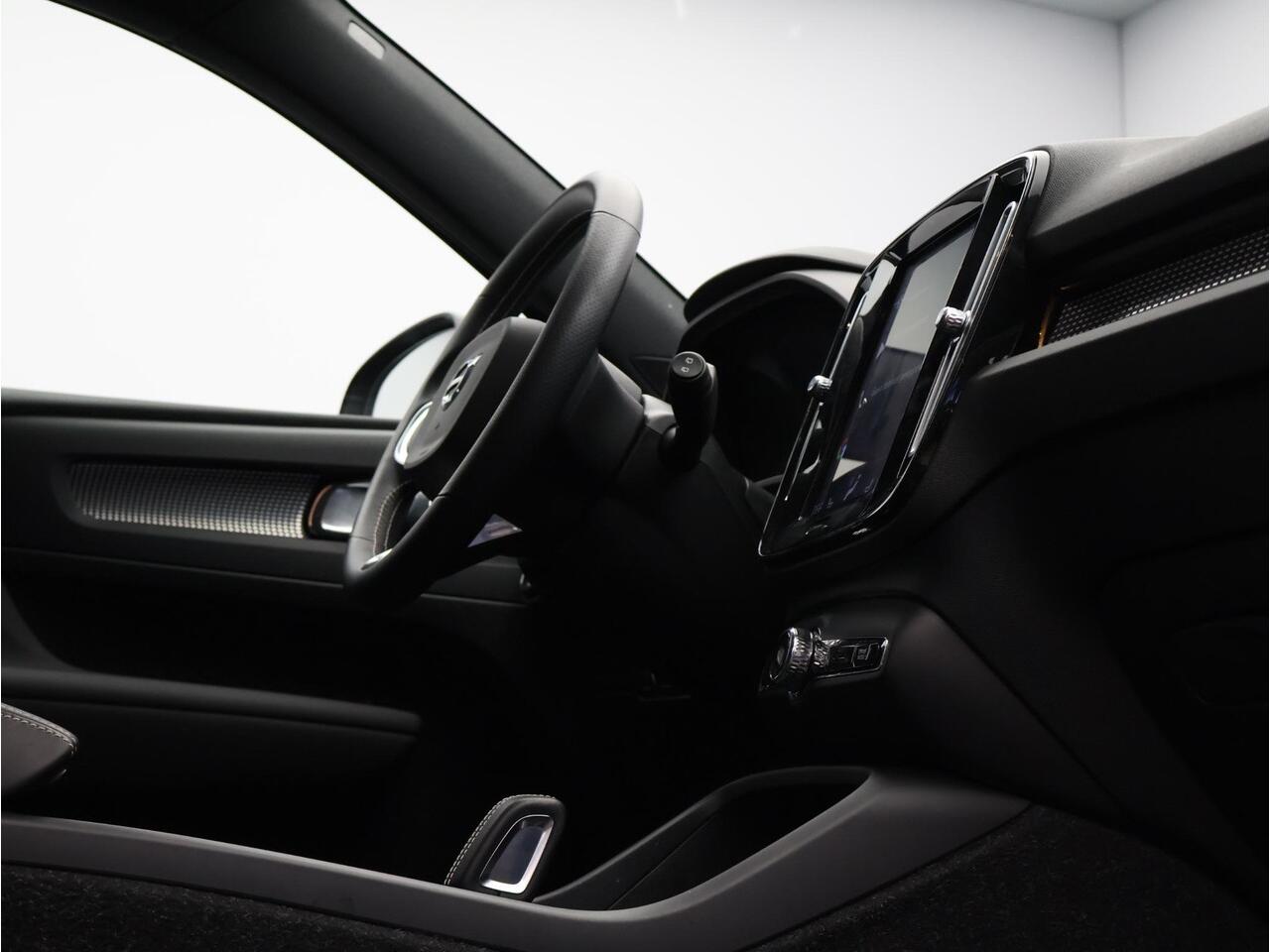 Volvo XC40 T5 Recharge R-Design / Stoel+stuurwielverwarming / Park assist voor+achter+camera