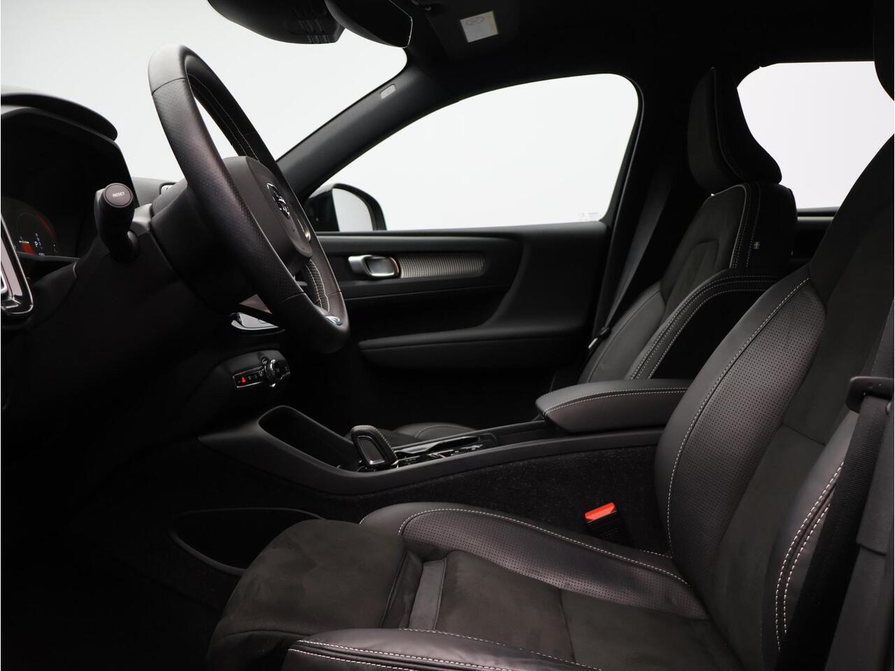 Volvo XC40 T5 Recharge R-Design / Stoel+stuurwielverwarming / Park assist voor+achter+camera